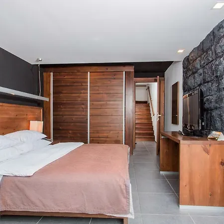Avala & Hotel 4*